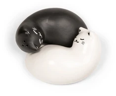Kikkerland - Purrfect druskos ir pipirų purtyklės - juodos ir baltos - 8,25 cm x 3,75 cm x 6,5 cm