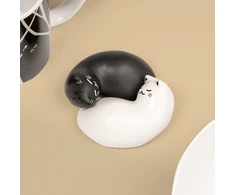 Kikkerland - Purrfect druskos ir pipirų purtyklės - juodos ir baltos - 8,25 cm x 3,75 cm x 6,5 cm