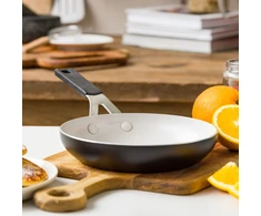 KitchenAid - Spalvota aliuminio keptuvė - matinės juodos spalvos - 20 cm