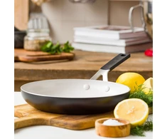 KitchenAid - Spalvota aliuminio keptuvė - matinės juodos spalvos - 24 cm