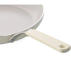 KitchenAid - Spalvota aliuminio keptuvė - migdolų kremo spalvos - 28 cm