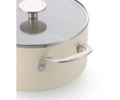 KitchenAid - Spalvotas aliuminio puodas su dangčiu - migdolų kremo spalvos - 20 cm