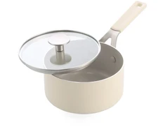 KitchenAid - Spalvotas aliuminio puodas su dangčiu - migdolų kremo spalvos - 16 cm