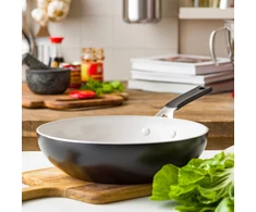 KitchenAid - Spalvotas aliuminio vokas - matinės juodos spalvos - 28 cm
