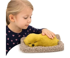 Lean Toys Miegantis Labradoro Šuniukas Ant Pagalvės Su Krepšiu