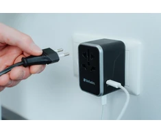 Verbatim - universalus kelioninis adapteris UTA-04 PD61W/QC / 3xUSB / 2xType-C
