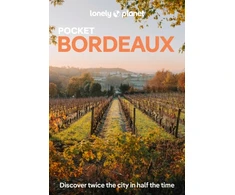 KNYGA Lonely Planet Pocket Bordo: Discover Twice the City in Half the Time | Top Sights | Maps &amp; Walking Tours | Covers Place de la Bourse, Les Puces de St-Michel, Jardin Public and more