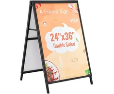 Dvipusis plakatų stovas ant šaligatvio. 61x91 cm. skaidri PVC danga. lauko renginiams