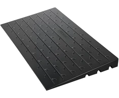 Guminė slenksčio rampa 3 col. aukščio. 3 kanalų kabelio dangtis. keliamoji galia 2200 lb