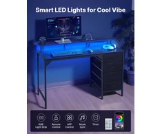 Kompiuterio stalas su LED apšvietimu. lizdais. 4 stalčiais ir monitoriaus stovu. juodas