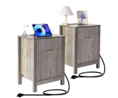Sofa VEVOR Kaimiško stiliaus šoninis staliukas, 2 vnt., kvadratinis, su USB jungtimis ir lizdais, 3 aukštų, pilkas