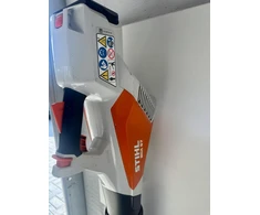 Garageprintslt STIHL BGA 57 sieninis laikiklis