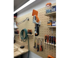 Garageprintslt STIHL HSA20 Gyvatvorių žirklės sieninis laikiklis