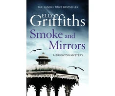 KNYGA Elly Griffiths Smoke and Mirrors