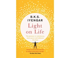 KNYGA B. K. S. Iyengar Light on Life