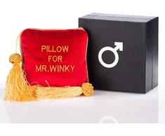 Gadget Factory Juokingas poilsio pagalvėlės rinkinys Mr. Winky, komfortui užtikrinti