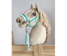Super Hobby Horse Hobio žirgo kantaras su balta pūkuota apdaila ir pavadžiu