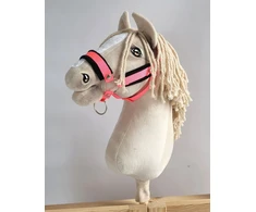 Super Hobby Horse Reguliuojamas kantaras hobi arkliukui – neoninis rožinis su juoda pūkuota apdaila