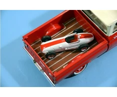 Plastikiniai sportinių automobilių modeliai Le Sabre ir Indy Racer