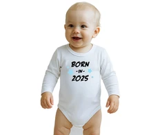 Vaikiškas spausdintas bodis New Baby BORN IN 2025 mėlynas