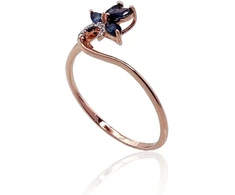 Diamond Sky Jewelry Raudono aukso 585 prabos žiedas su deimantais ir safyrais „Crystallite III“