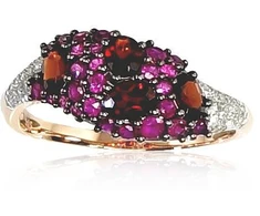 Diamond Sky Jewelry Raudono aukso 585 prabos žiedas su deimantais, rubinais ir granatais „Saulėta Simfonija II“