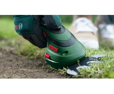 Bosch Isio akumuliatorinių žirkių rinkinys - 1 x 8 cm žolės žirklių ašmenys + teleskopinis kotas