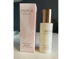 „Inika Organic Fito-Active“ veido aliejus su augalų ekstraktais