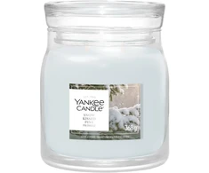 Yankee Candle Snow Kissed Pine Signature kvepianti žvakė, 368 g
