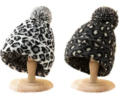 2 dalių megzta kepurė moterims su leopardo rašto burbuliuku, žieminė šilta kepurė, megzta kepurė su gyvūnų raštu, beanie kepurė su bumbulu, beanie kepurė su gyvūnų raštu, leopardo rašto vilnonė kepurė, slidinėjimo kepurė moterims ir mergaitėms