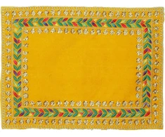 2 dalių rinkinys mat aasan velvetinė pooja medžiaga aasan dekoratyvinė medžiaga (dydis: - 18 colių x 12 colių) daugiafunkcinėms indų tradicinėms pooja festivalio dekoracijoms ir pooja reikmenims laxmi (raudona, geltona)