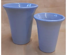2 šviesiai mėlynų keraminių vazų rinkinys, skirtingų aukščių, modernaus stiliaus
