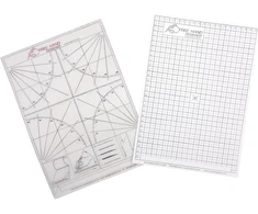 2 x A4 formato 'freehand Designer' lapai, 1 x tinklelio lapas ir 1 x transportyro šablono ašmenys idealiai tiesioms linijoms. Tinklelio ašmenys leidžia kurti trimačius brėžinius. Transportyro ašmenis taip pat galima naudoti ant