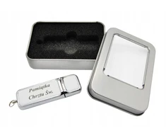 2gb Usb atmintukas su graviravimu ir dėžute