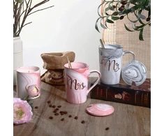 Affek Design Mr ir Mrs kavos puodeliai porai, vestuvių dovana jaunavedžiams, vestuvių dovanos porai / nuotakai ir jaunikiui, 400 ml keraminiai puodeliai, šaukšteliai ir dangteliai su atvirukais, graži dėžutė