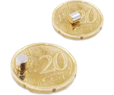 Brudazon 50 mini diskiniai magnetai 4 x 4 mm N52 stipriausio lygio neodimio magnetai itin stiprūs magnetai modelių gamybai, nuotraukoms, lentoms, skelbimų lentoms, šaldytuvams, rankdarbiams, itin stiprūs magnetiniai diskai