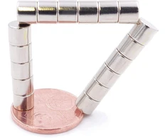 Brudazon 60 mini diskiniai magnetai 6 x 5 mm N52 stipriausio lygio neodimio magnetai itin stiprūs magnetai modeliavimui, nuotraukoms, lentoms, skelbimų lentoms, šaldytuvams, rankdarbiams, itin stiprūs diskiniai magnetai