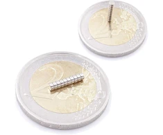 Brudazon 70 mini diskiniai magnetai 2 x 1 mm N52 stipriausio lygio neodimio magnetai itin stiprūs magnetai modelių gamybai, nuotraukoms, lentoms, skelbimų lentoms, šaldytuvams, rankdarbiams, itin stiprūs magnetiniai diskai