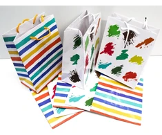 Capiso 8 vidutinio dydžio dovanų maišelių rinkinys su tvirta virvele, 23 cm x 18 cm x 10 cm. Dovanų maišeliai su rankena, vakarėlių maišeliai, spalvingi maišeliai, kraft popieriniai maišeliai