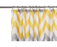 Croydex geltona ir pilka Chevron tekstilinė dušo užuolaida su Hygiene 'n' Clean