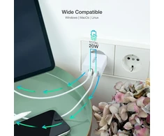 Dual sieninis įkroviklis su 20w usb-c power delivery prievadais ir usb-a quick charge 18w baltas, idealus greitam ir saugiam mobiliųjų įrenginių įkrovimui