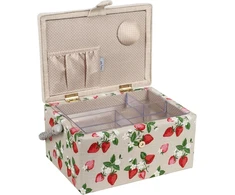 Hobby Gift išskirtinė vidutinė siuvimo reikmenų dėžutė su priedų dėklu, pagalvėle adatoms, krepšiu, pvc rankena, siuvinėtu dangteliu 18.5x25.5x14.5cm, Embroidered Strawberries