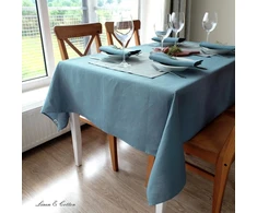 Lininė ir medvilninė staltiesė Caerula, lininis audinys – 100 % linas, mėlyna (147 x 300 cm) kvadratinė vienspalvė namų virtuvės dekoracija valgomojo stalui restoranui viešbučiui kavinei festivaliui vakarėliui