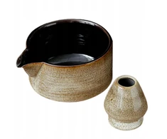 Matcha šluotelė, japoniškas arbatos ceremonijos dubenėlis, baltas