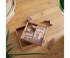Medinė "pentomino" dėlionė: intelektualus žaidimas