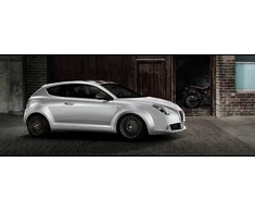Mtc Automotive Alfa Romeo Mito nuo 2008 m. pritaikyti neslystantys automobiliniai kilimėliai su sustiprintais guminiais kulno apsaugos elementais ir tvirtinimo sagomis