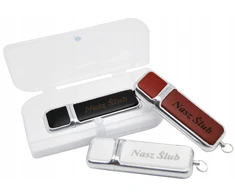 Odinis "pendrive" 128 Gb su graviravimu ir dėžute