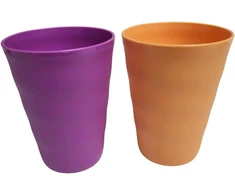 Tupperware gertuvių rinkinys, 2 vnt., plastikiniai stikliniai puodeliai berniukui Wave, 330 ml, oranžinis + violetinis gėrimo puodelis, 330 ml