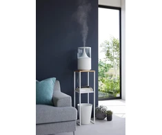 Yamazaki 5983 Tower lentyna su mediniu viršumi ir 2 lygiais, balta, plienas/bambukas, minimalistinis dizainas, 25 x 25 x 80 cm (i x P x A)