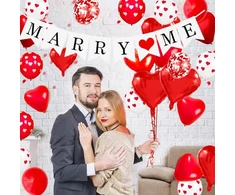 1000 raudonų rožių žiedlapių su užrašu "marry Me", raudoni širdies formos balionai, raudoni ir balti širdies formos balionai vestuvių pasiūlymo dekoracijoms, Valentino dienos dekoracijos